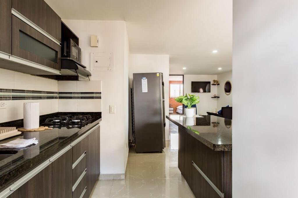 Large 3 Bedroom Near Poblado W Free Parking