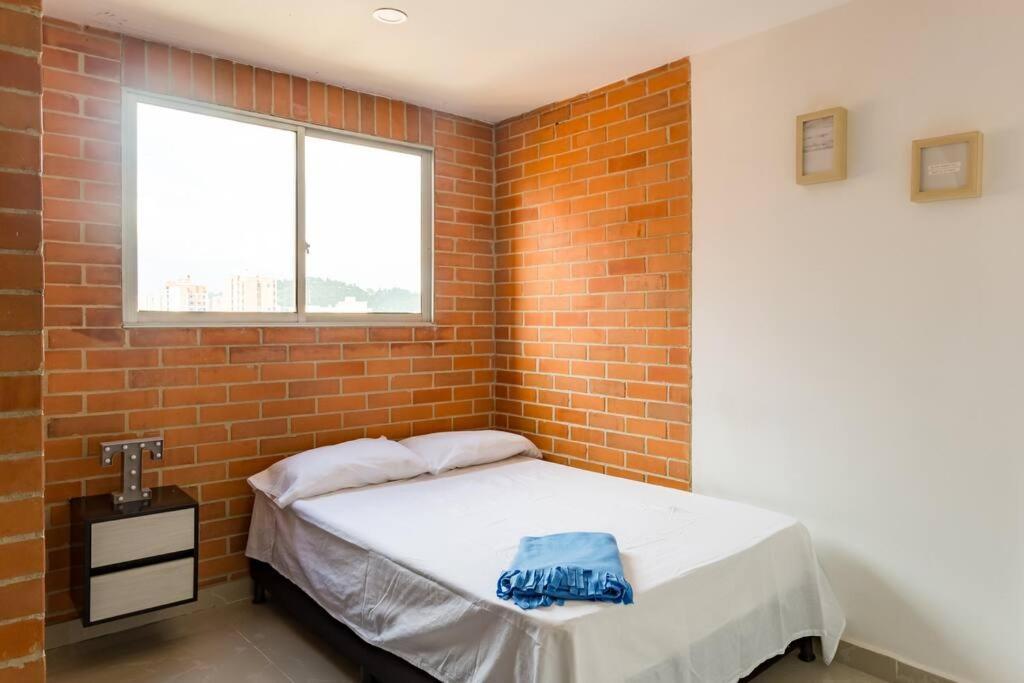 Large 3 Bedroom Near Poblado W Free Parking