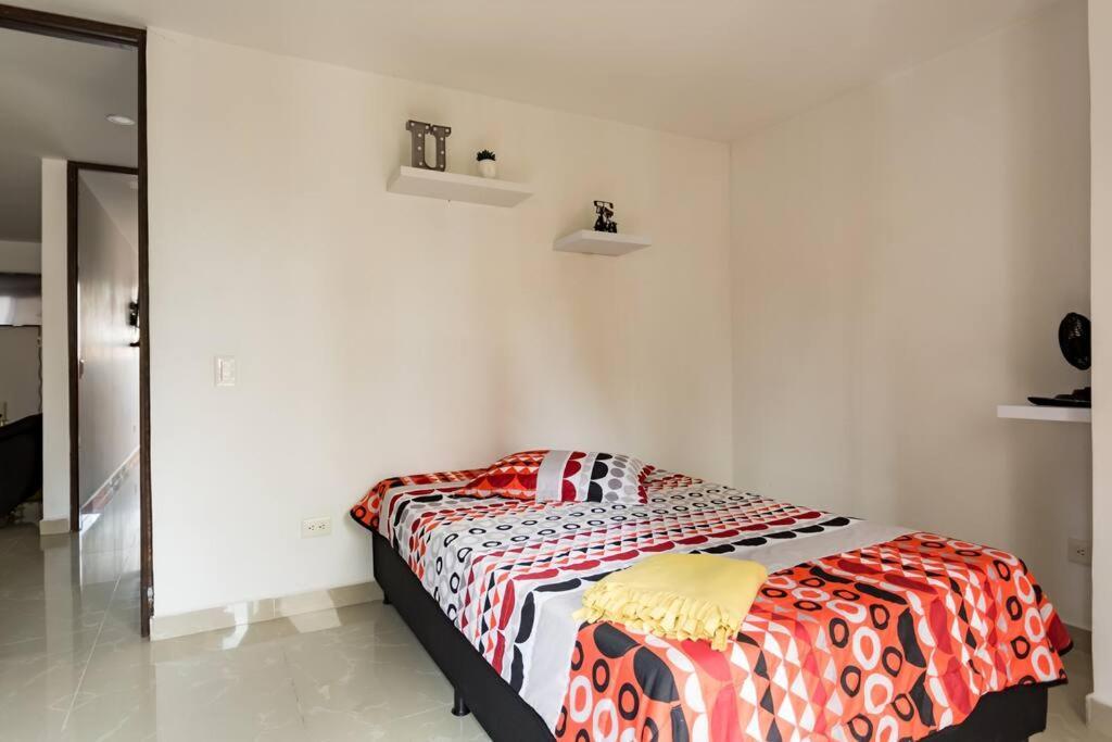 Apartment Large 3 Bedroom Near Poblado W Free Parking *