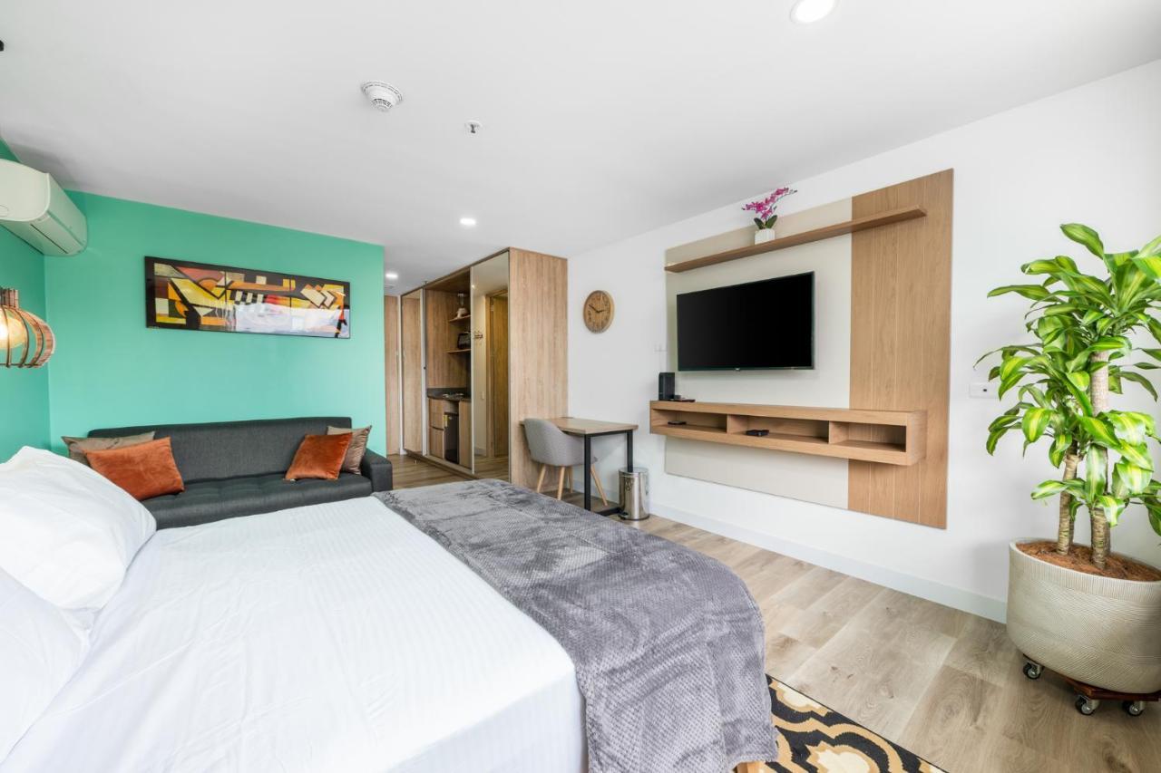 Go Living & By Housy Host Aparthotel