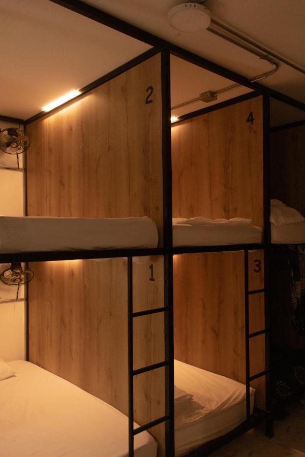 La Familia - Parque Poblado Hostel Medellin