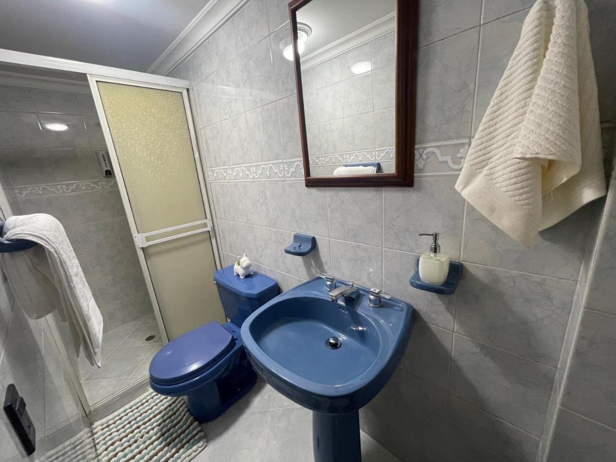 Lindo Y Nuevo Alojamiento Laureles, Habitación Privada Medellín