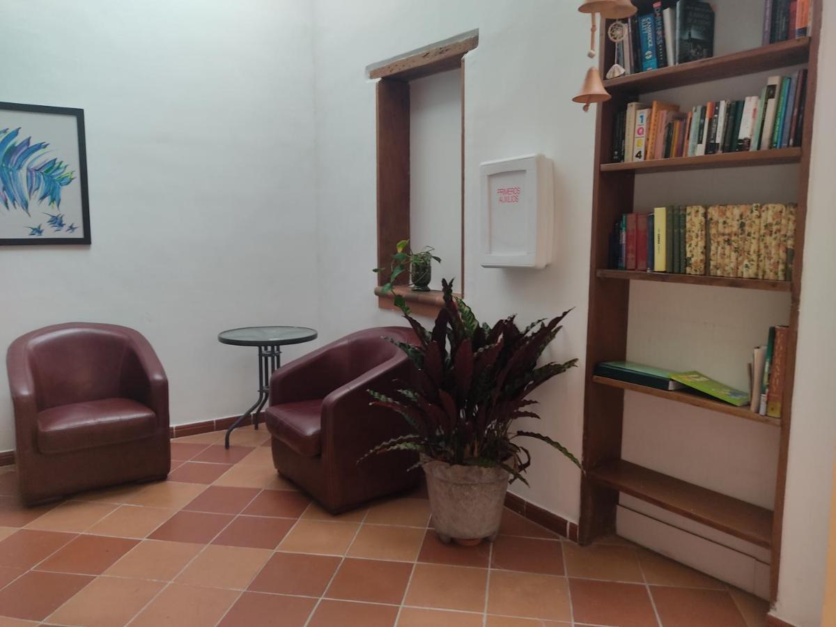 Guest house Colonial House *