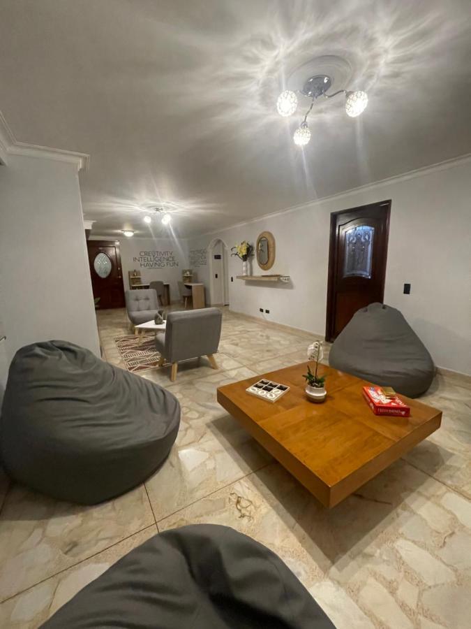 Lindo Y Nuevo Alojamiento Laureles, Habitación Privada Habitación en casa particular