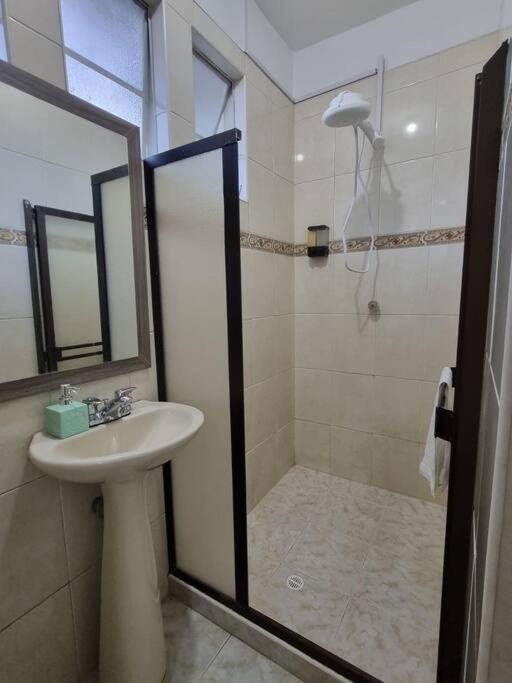 Hermoso Apartamento Con Terraza En Laureles Apartment *