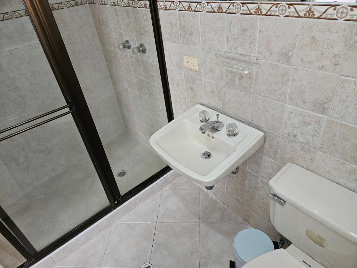 Apartment Beautiful Three-bedroom With Garden In El Poblado