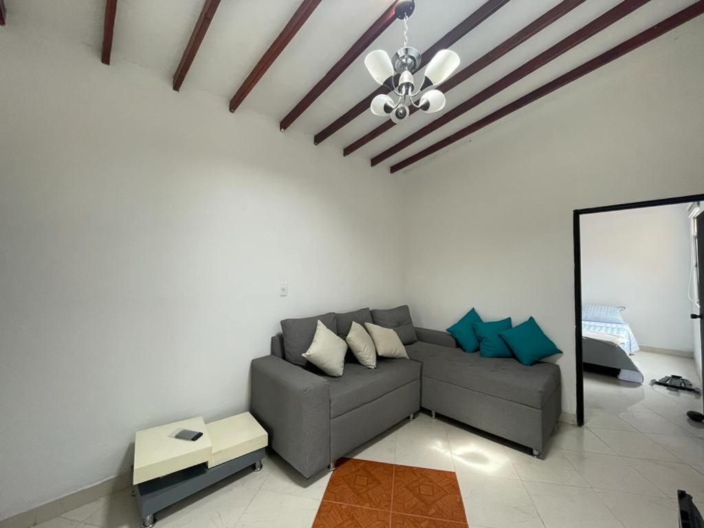 Homestay Habitacion Cerca De La Terminal Del Norte