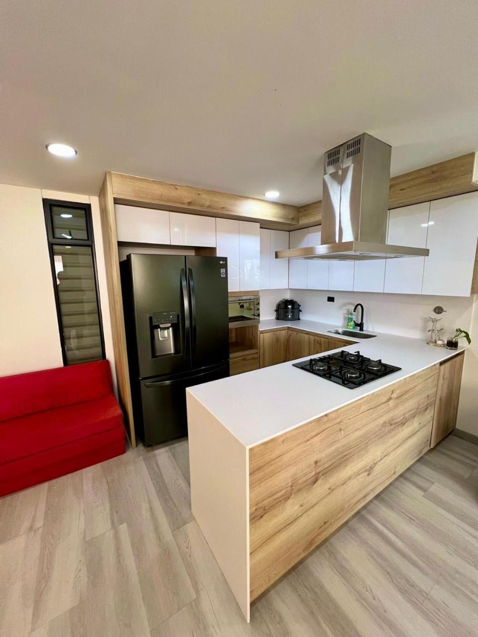 Luxurious & Rustic - Up To 10 People Medellin