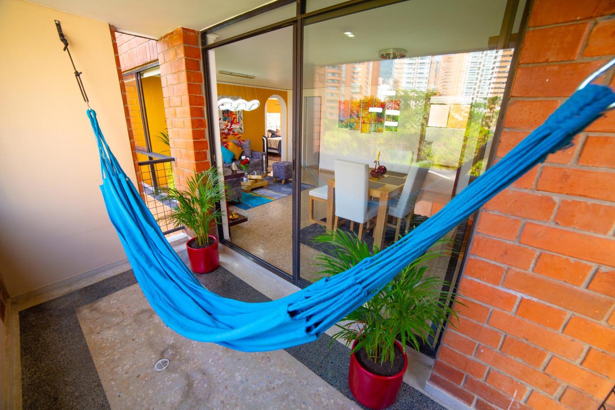 Apartment Floor W/balcony In El Poblado Medellin