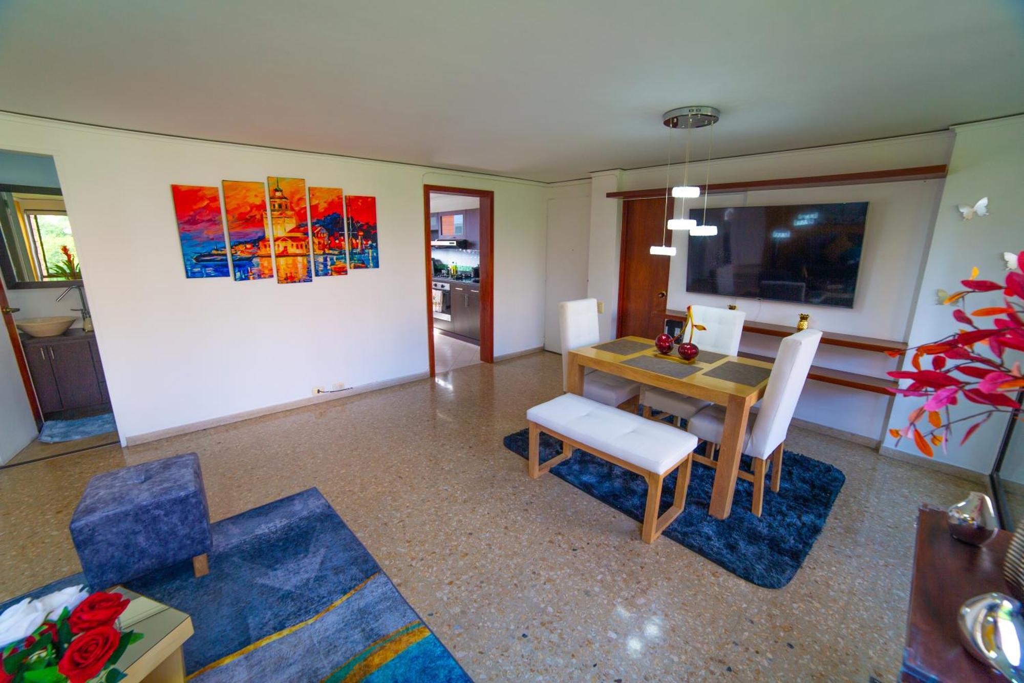 Floor W/balcony In El Poblado Apartment Medellin