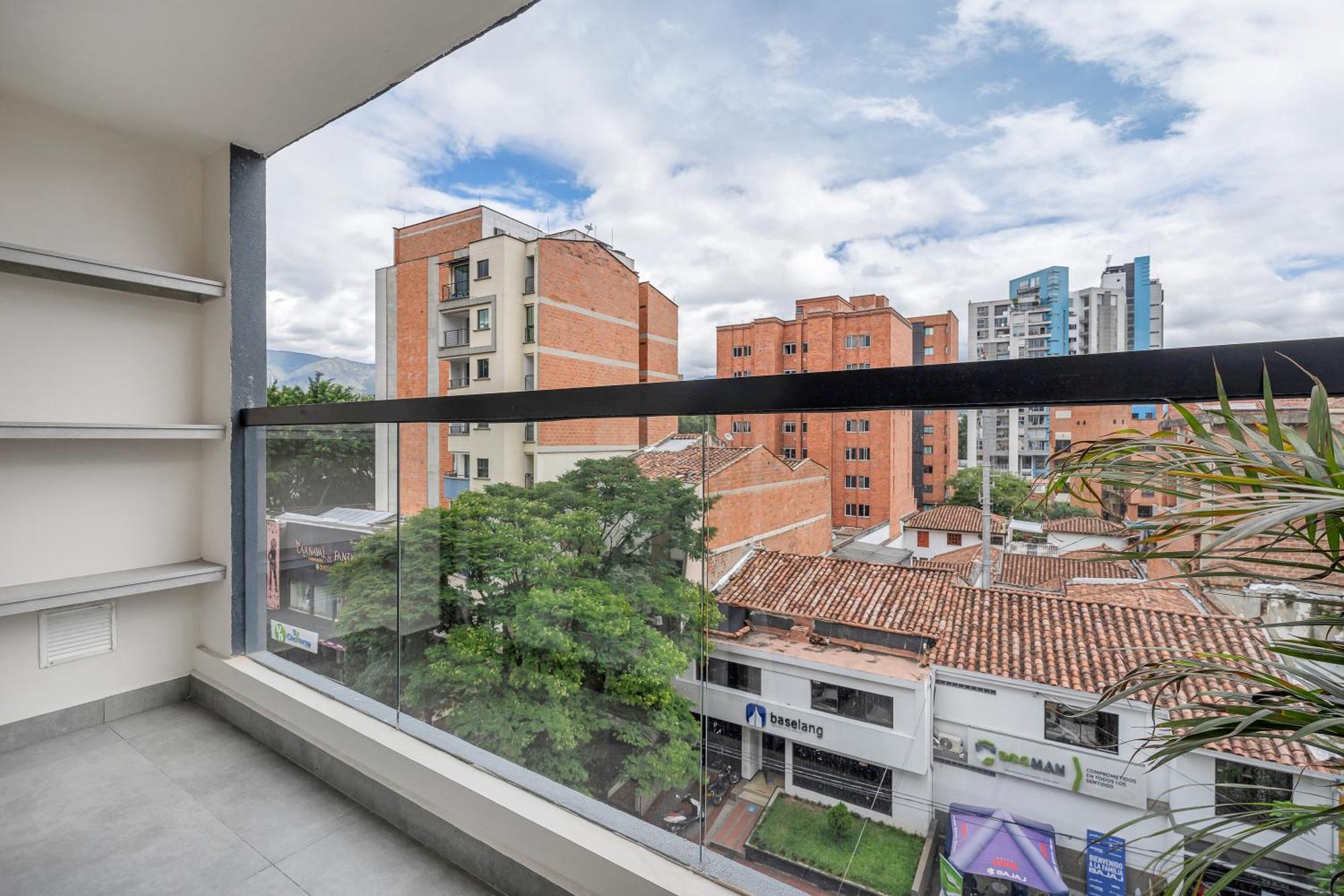 Housy Laureles Medellin