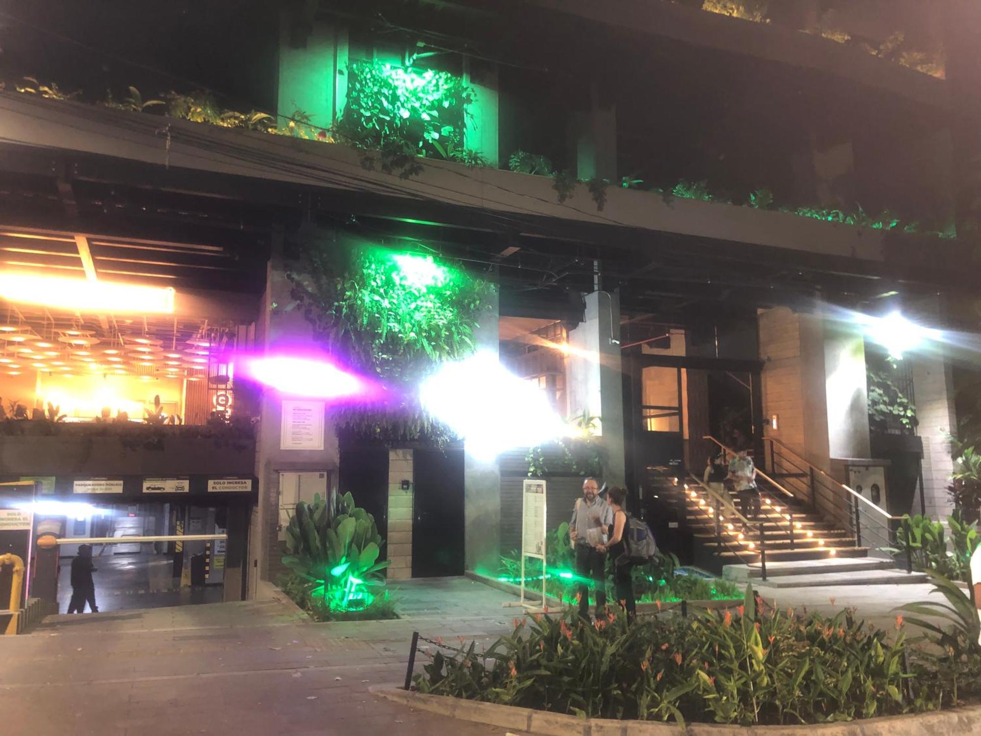 Bueno Y Amplio En El Barrio Mas Cool Del Mundo , Laureles Apartment Medellin