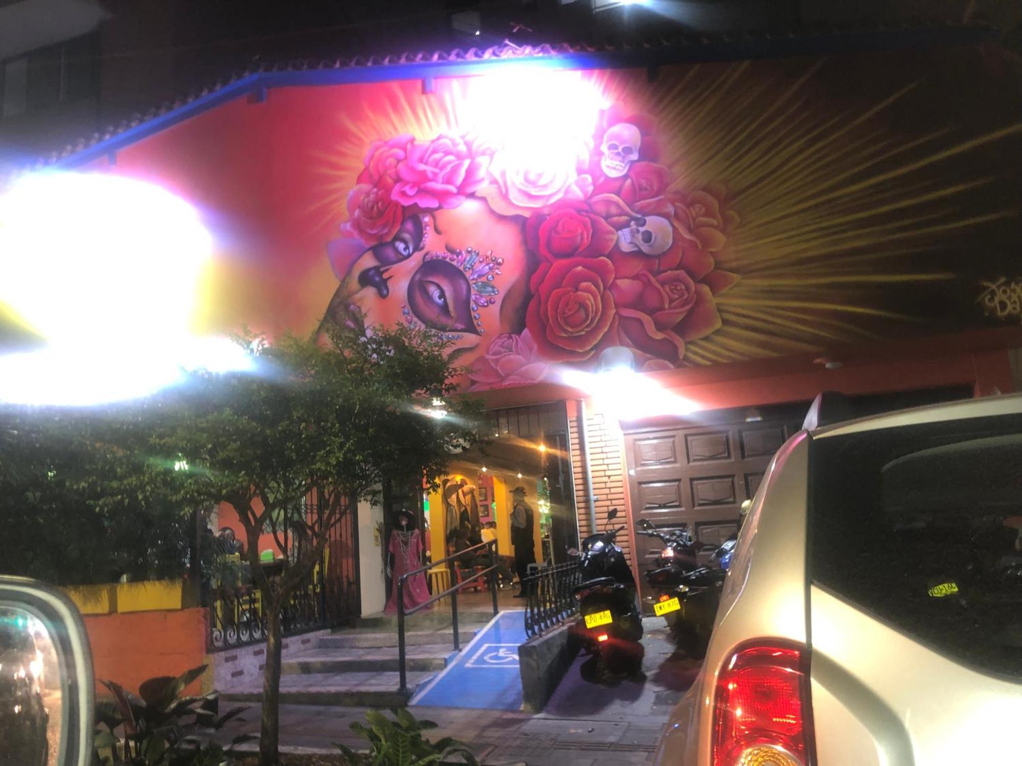 Bueno Y Amplio En El Barrio Mas Cool Del Mundo , Laureles Apartment *