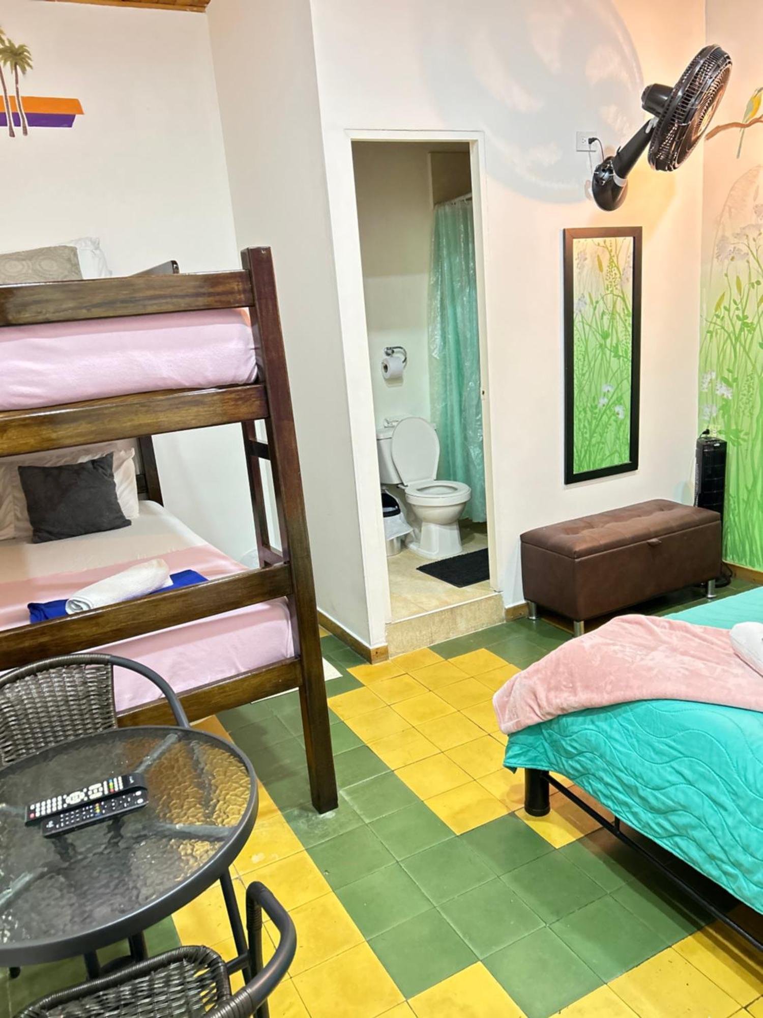 Boutique La 10 Hostel