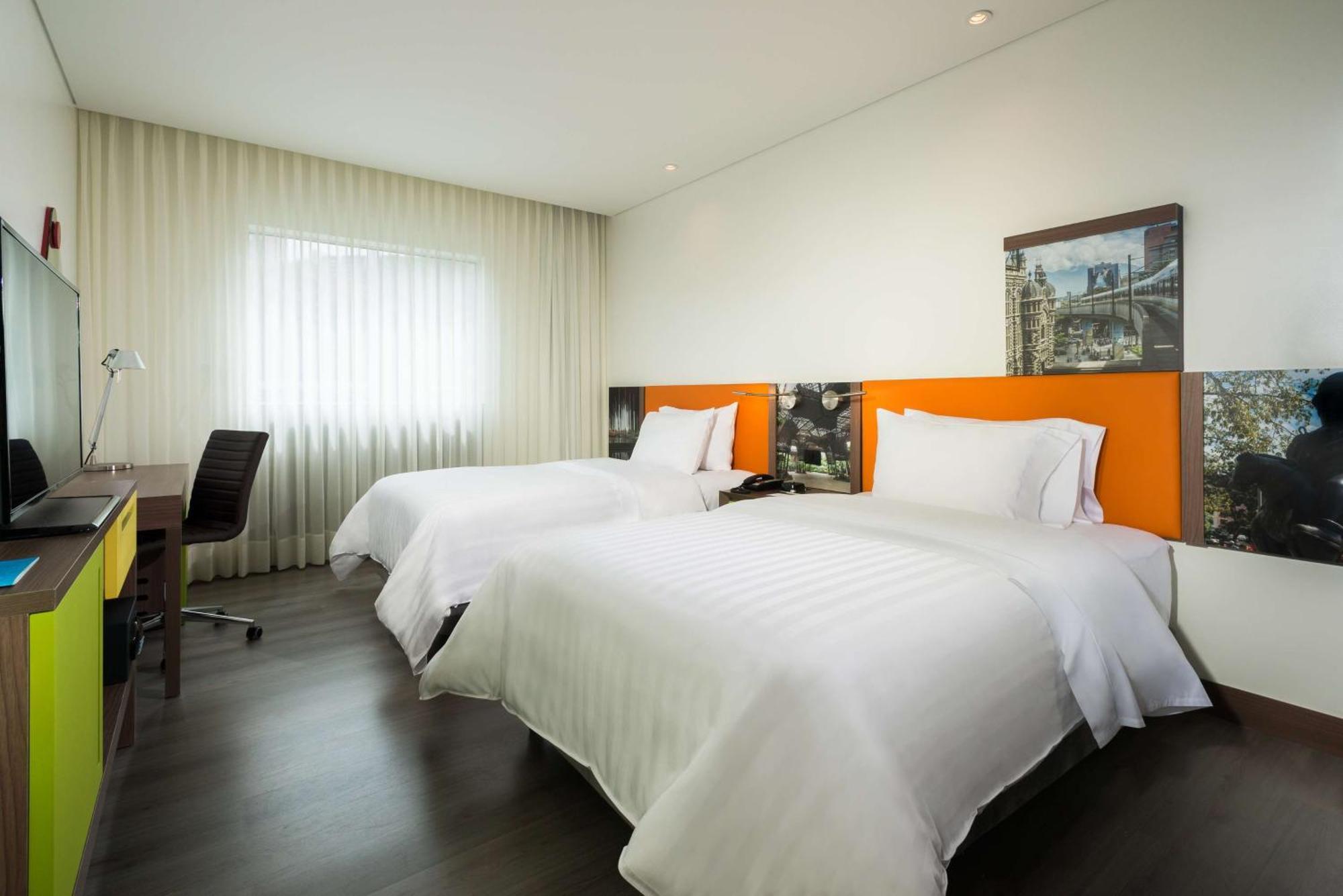 Hotel Hampton By Hilton Medellin