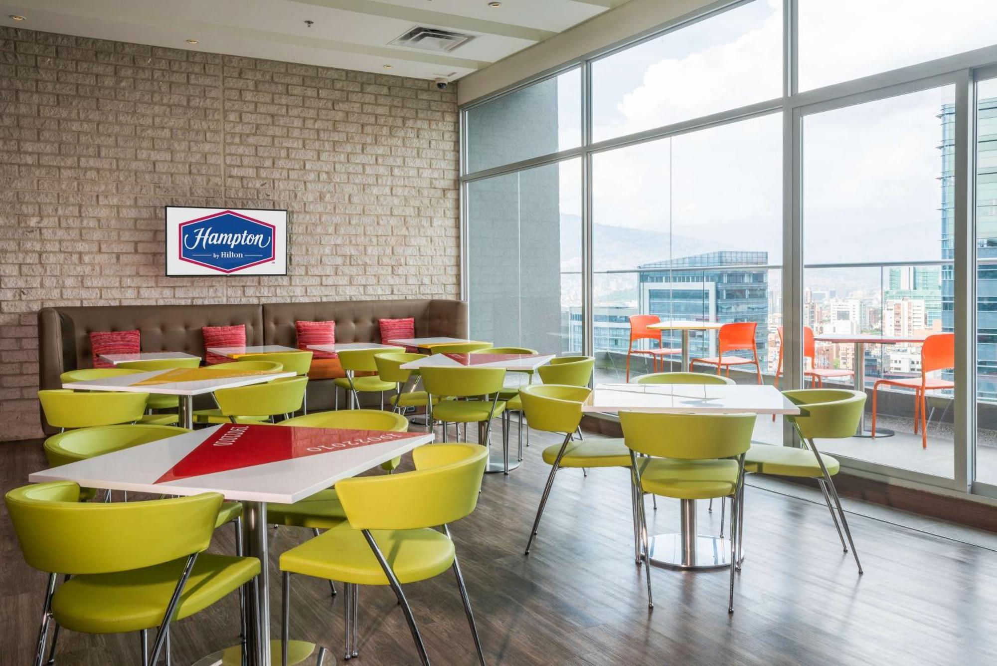 Hotel Hampton By Hilton Medellin