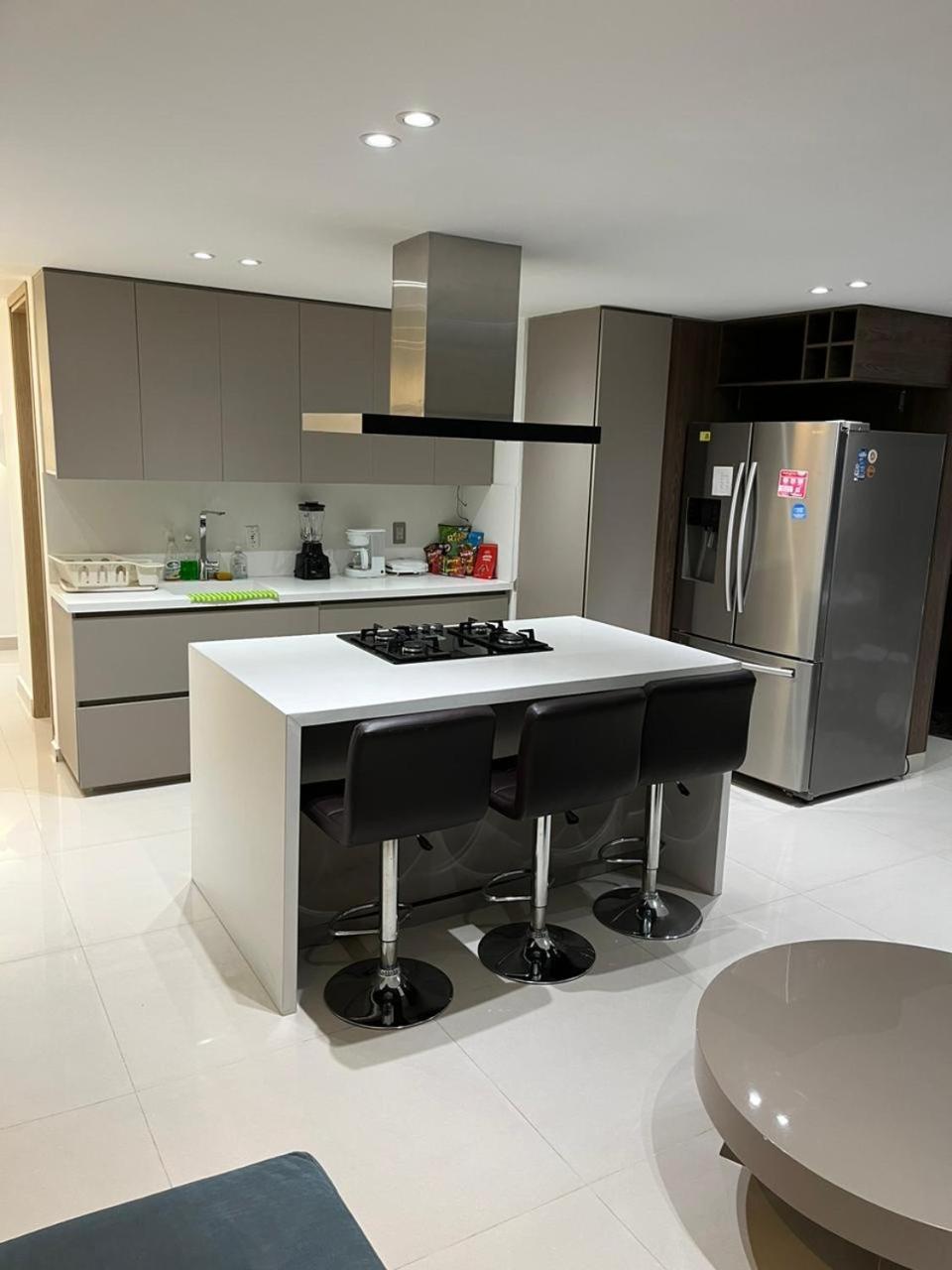 - Conquistadores 17 Apartment *