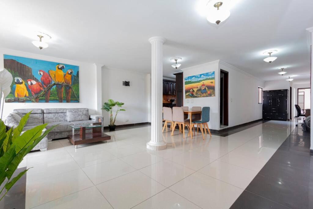 ¡apartamento Laureles Excelente Ubicacion! Medellin