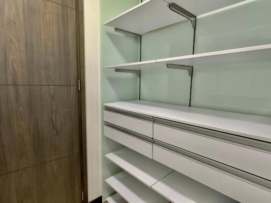 502 El Poblado: Beautiful & Ample Space For Families * Medellin
