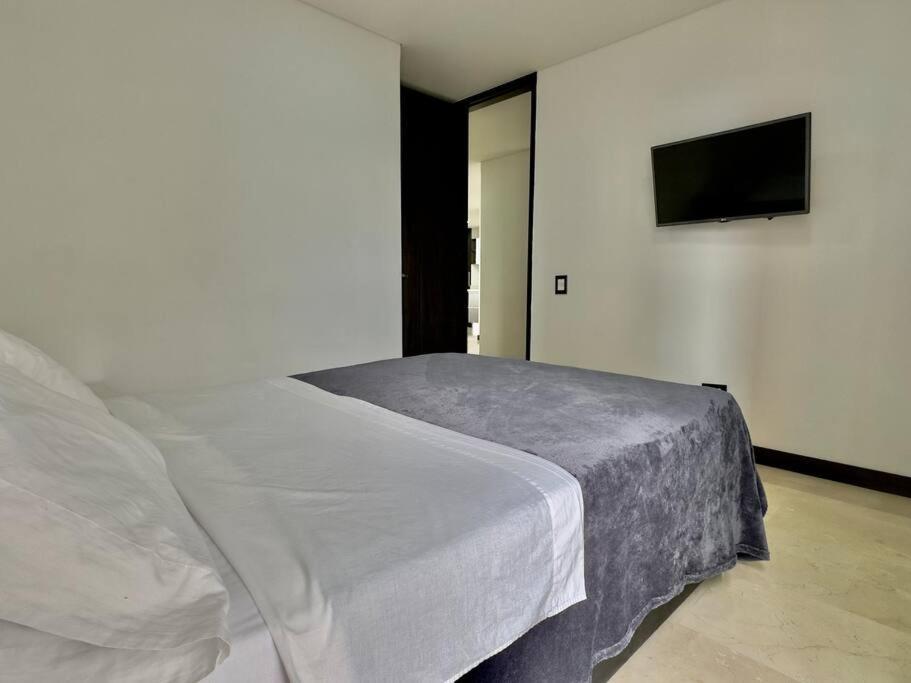 502 El Poblado: Beautiful & Ample Space For Families