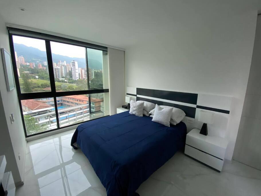 Luxury Apt! Guest Friendly! Great Location! Jacuzzi, Gym, Security!