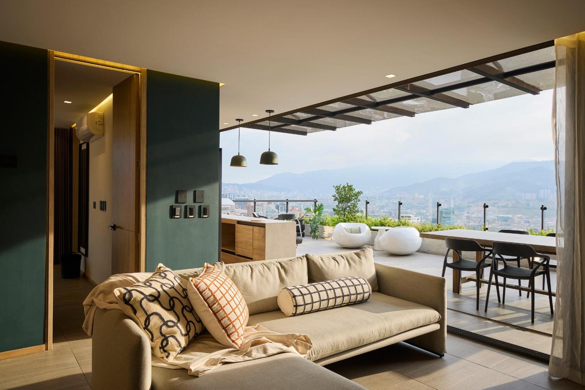 Wake Living Apartahotel Medellín