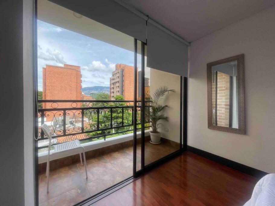 Nice Apt 2 Bedroom 2 Bath In Laureles Second Park * Medellin
