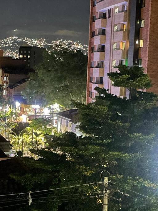 Nice Apt 2 Bedroom 2 Bath In Laureles Second Park *
