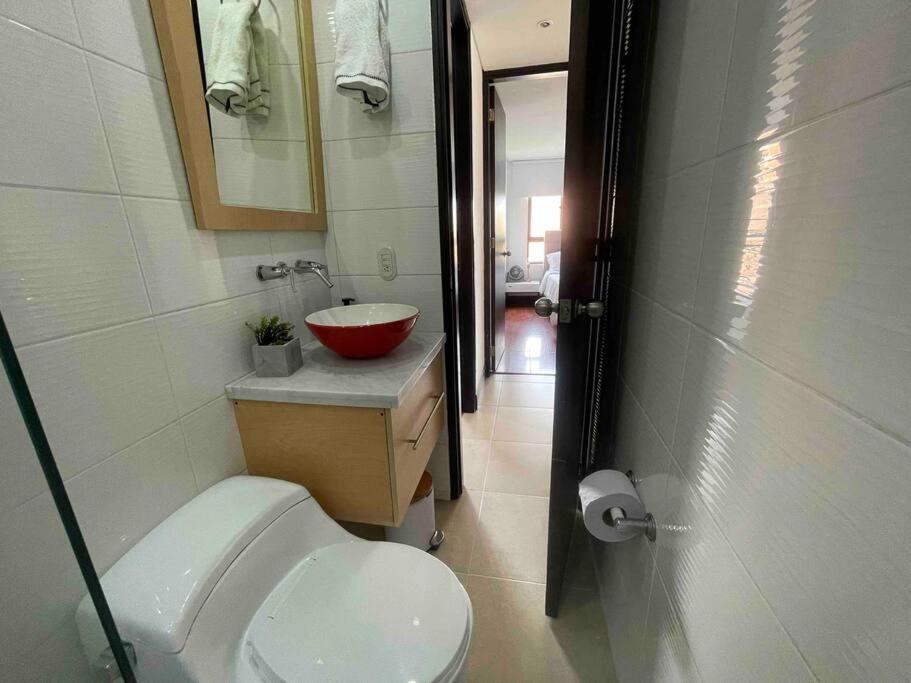 Nice Apt 2 Bedroom 2 Bath In Laureles Second Park * Medellin