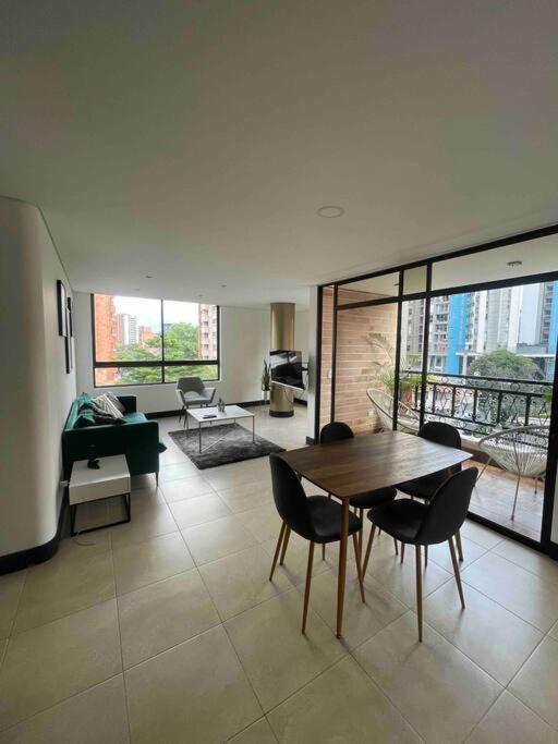 Nice Apt 2 Bedroom 2 Bath In Laureles Second Park * Medellin