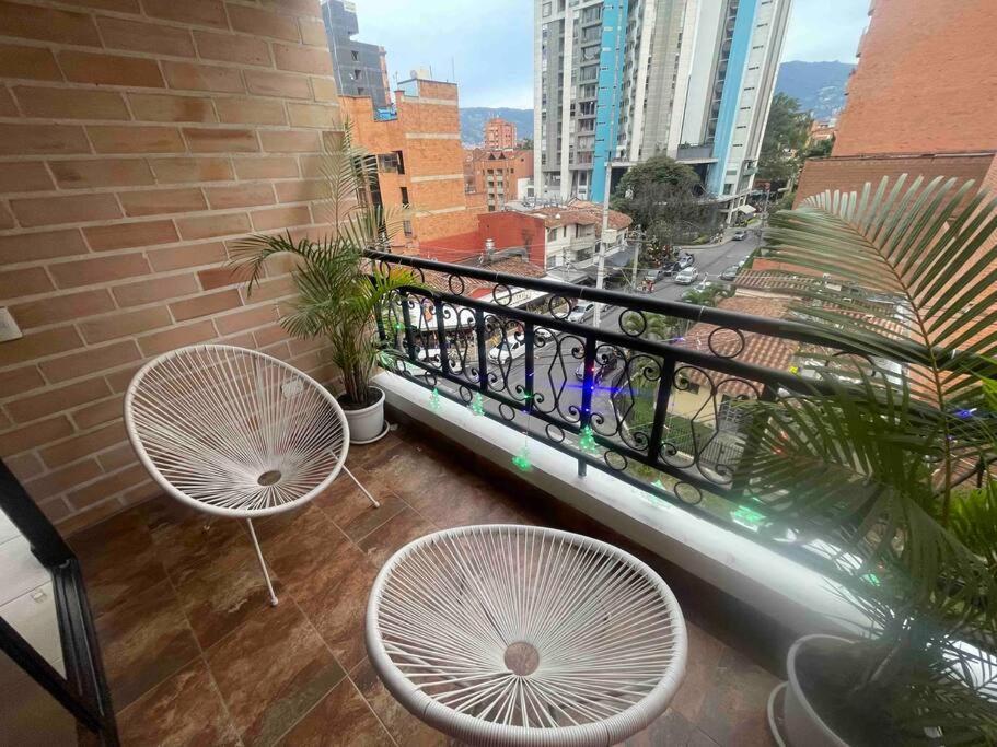 Nice Apt 2 Bedroom 2 Bath In Laureles Second Park Apartment *