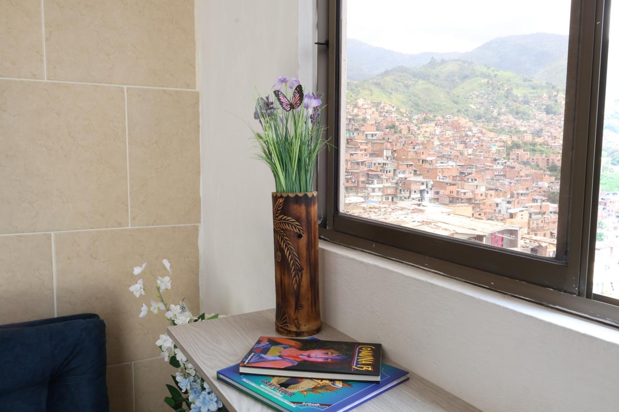 Apto Renovado 2 Hab A 6 Minutos Del Graffitour Apartment Medellin