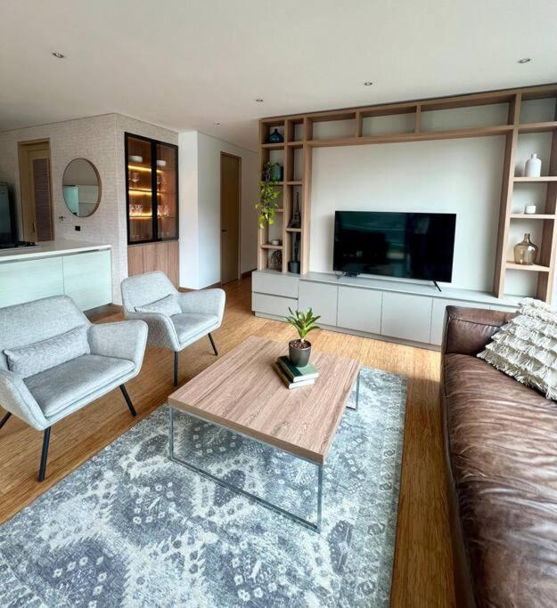 The Place To In 802 Apartment *