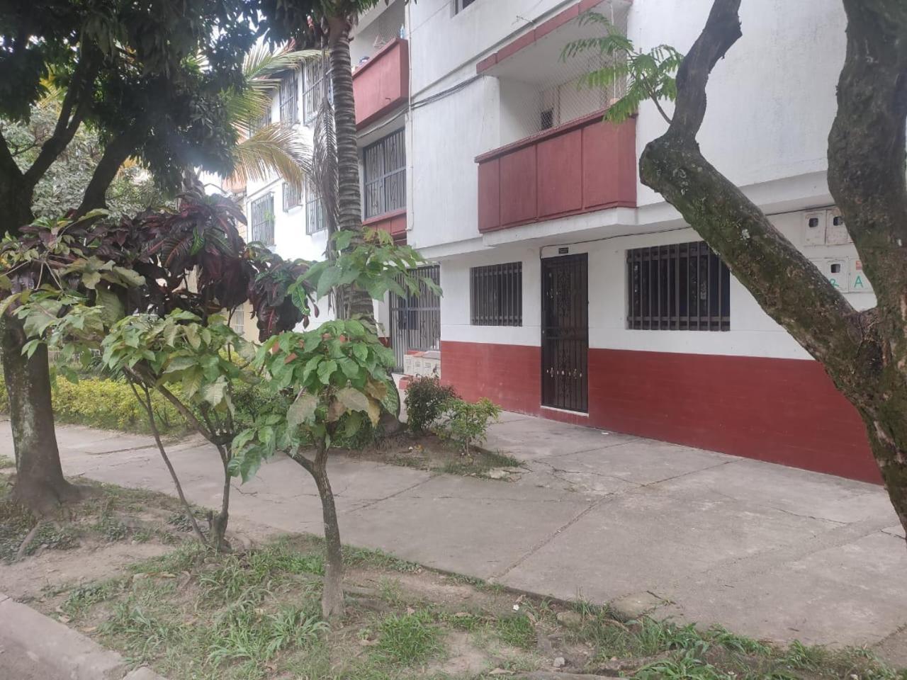 Apartment La 70, Estadio *