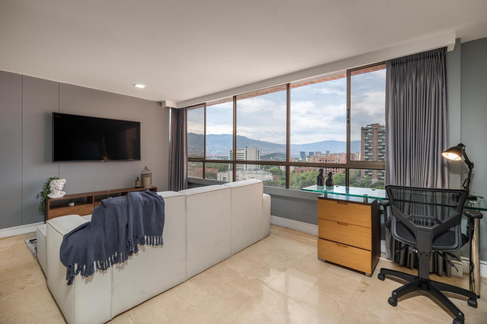 1003 Alcazar De Oviedo Apartment Medellin