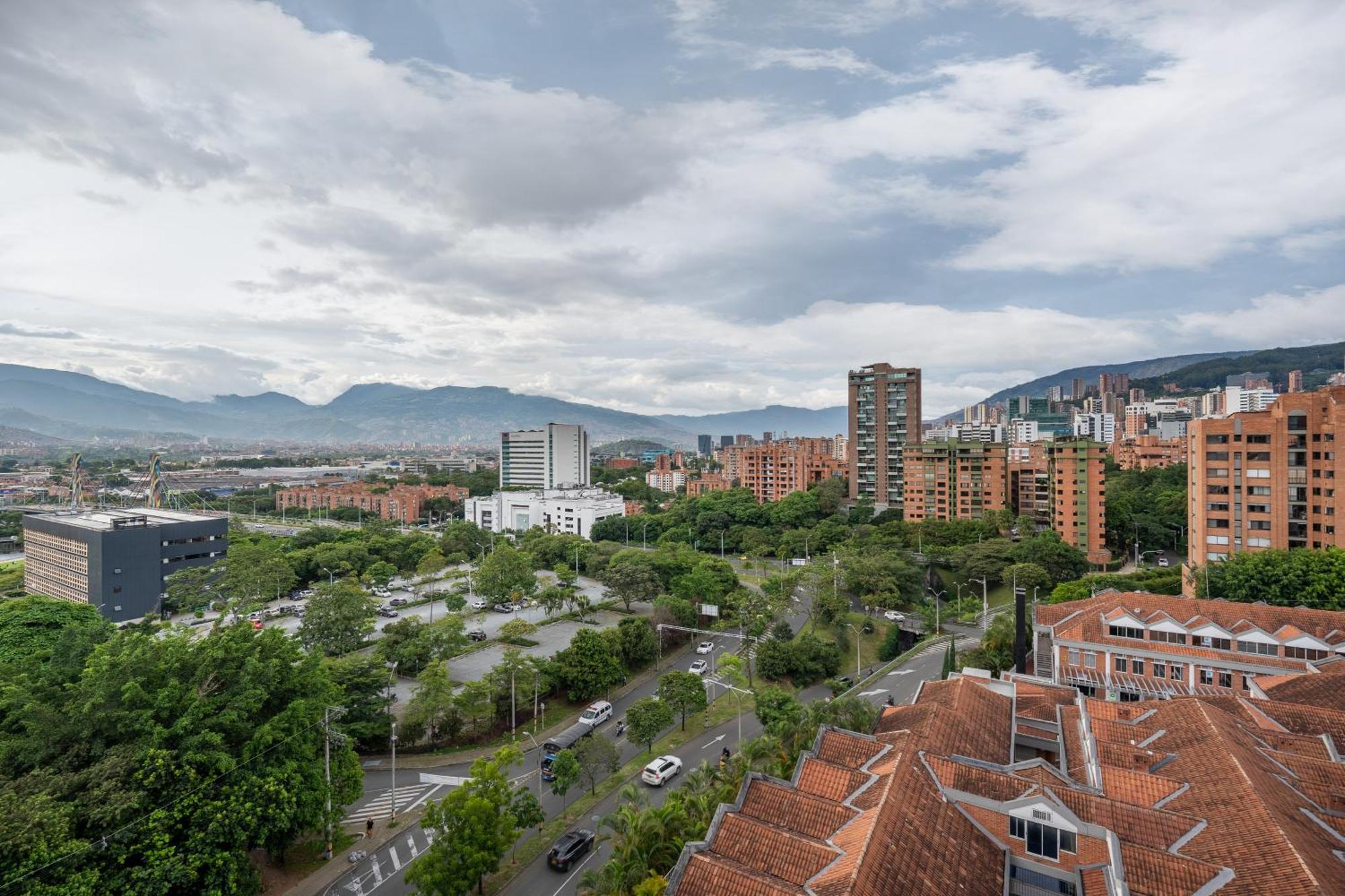 1003 Alcazar De Oviedo * Medellin