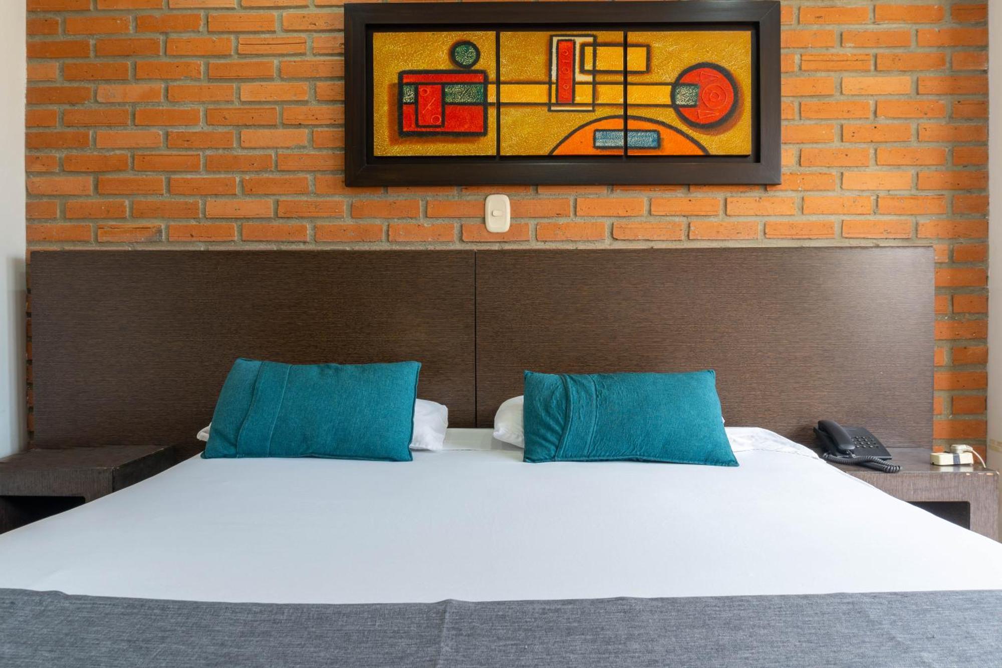 Hotel Casa Blanca Laureles Medellin