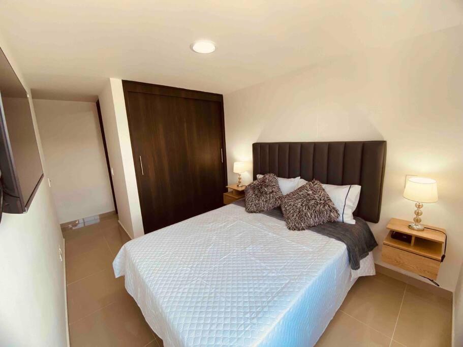 Apartment Poblado, Aire Acondicionado, Piscina, Vista, Gym Medellin