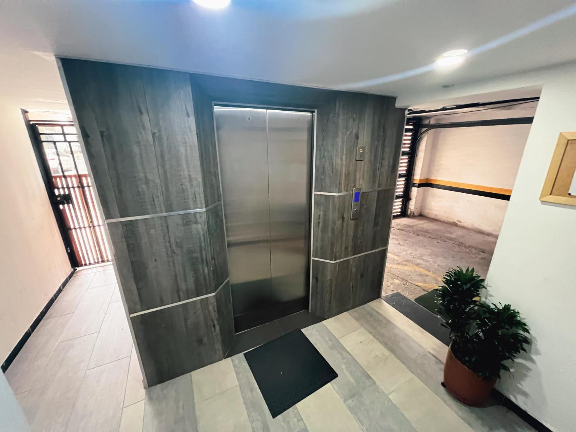 Apartment Familiar, Excelente Ubicacion, Laureles *
