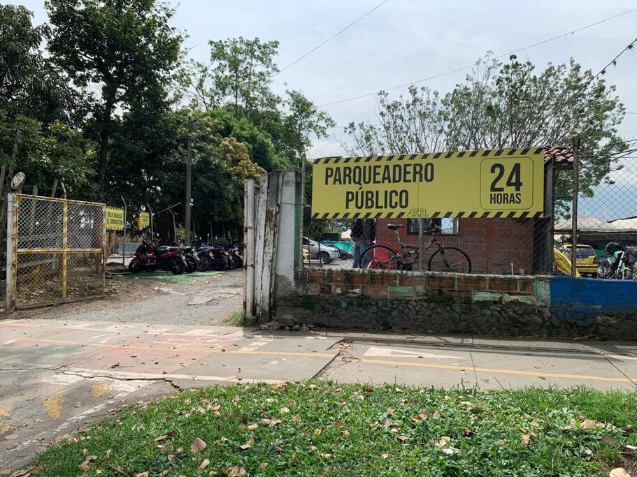 Alquiler Cerca A Clinica Americas Ark201 By Roots * Medellin