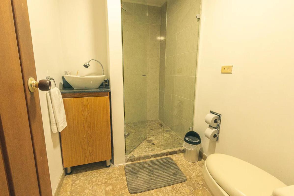 Apartment Con Bano Compartido En El Poblado -a6 Medellin