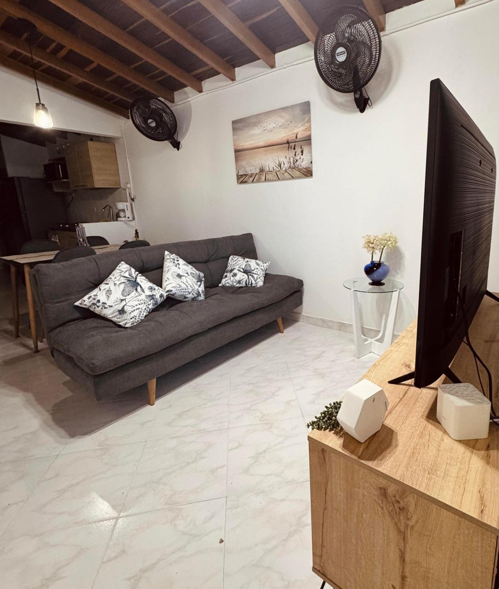 Apartment Laureles - Amplio - Terraza- Aire Acondicionado *