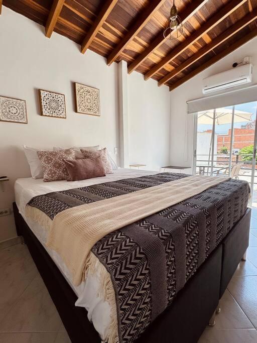 Apartment Laureles - Amplio - Terraza- Aire Acondicionado *