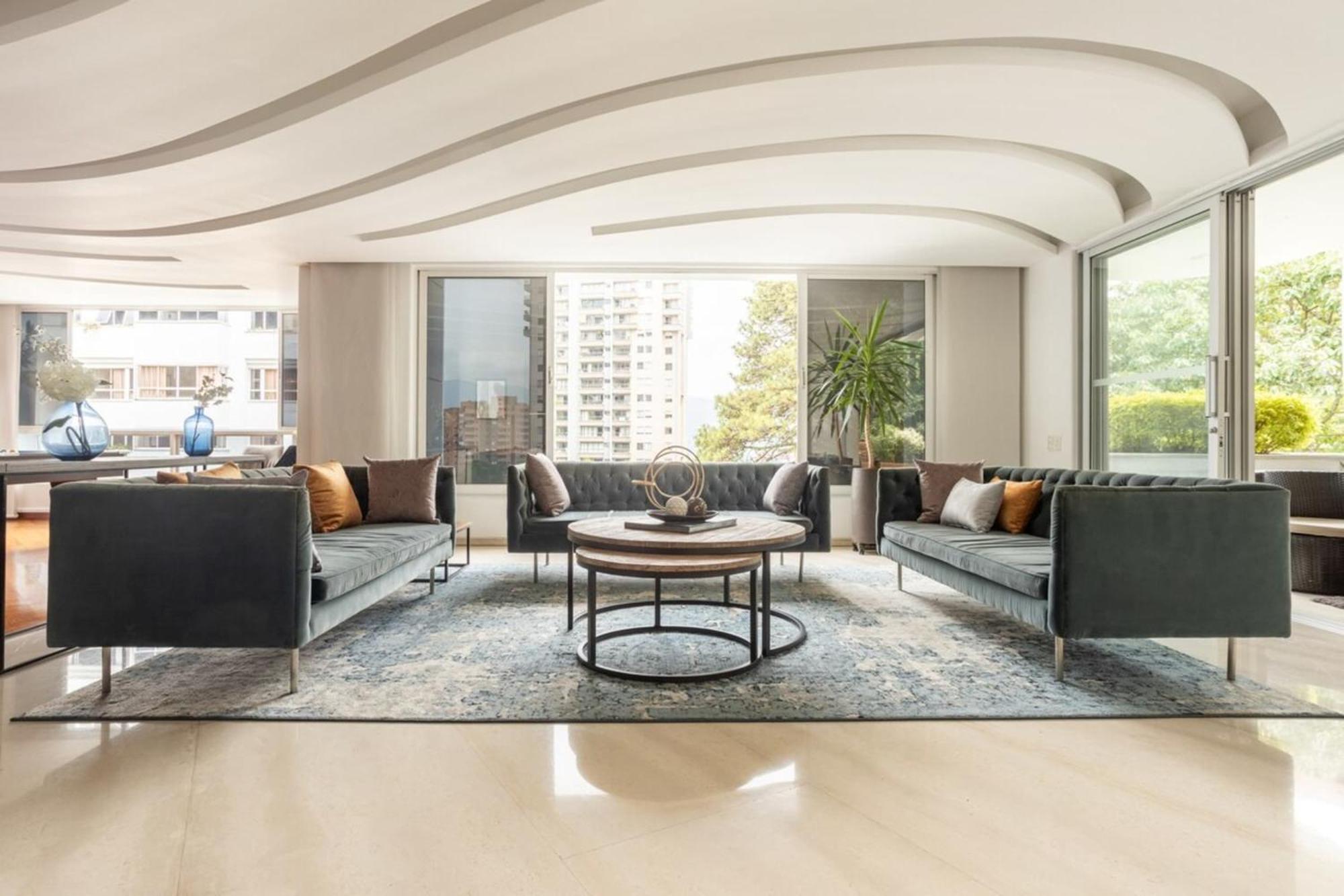 Stunning Luxury Penthouse With And Concierge *