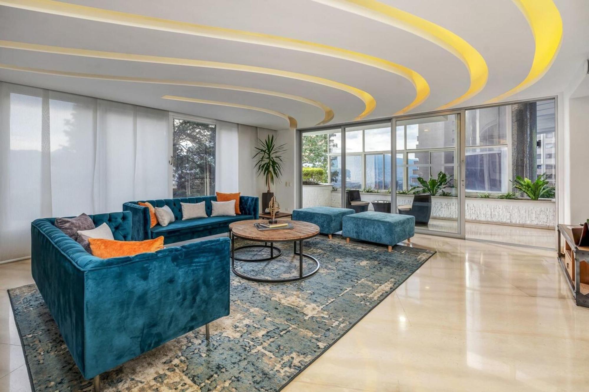Stunning Luxury Penthouse With And Concierge Apartment