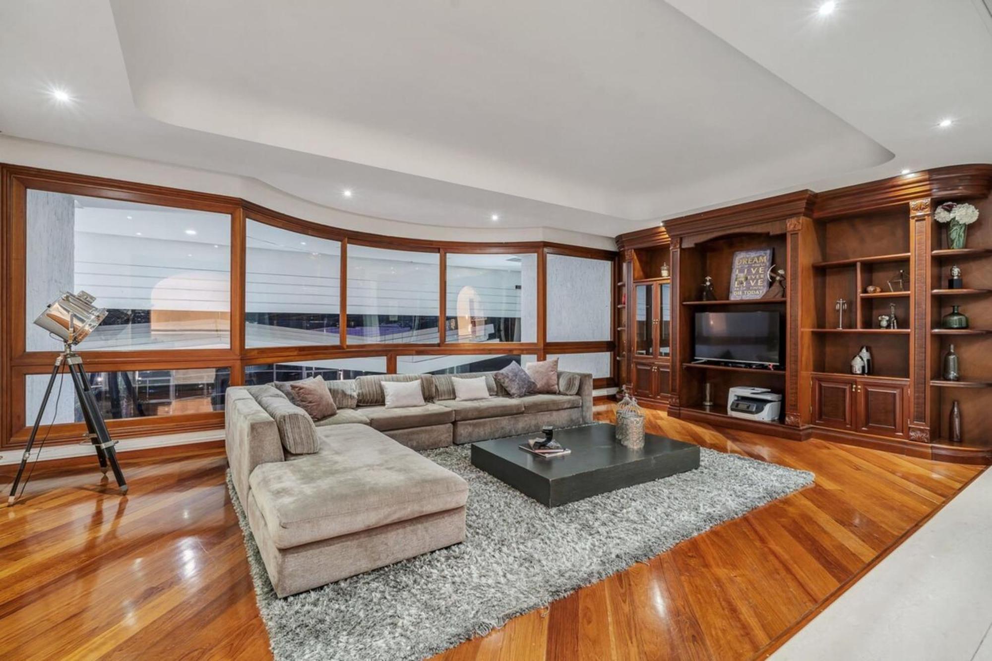 Apartment Stunning Luxury Penthouse With And Concierge