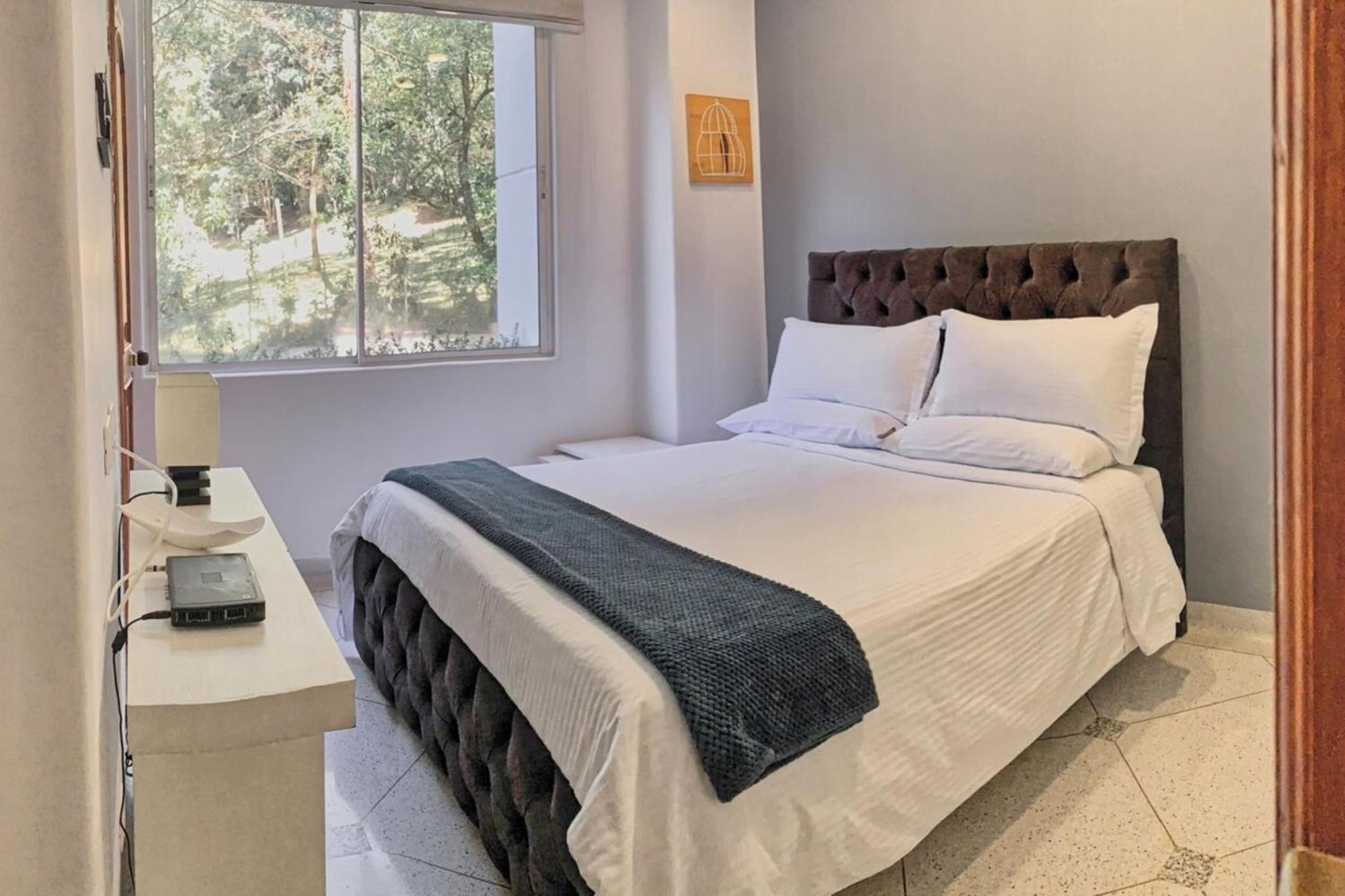 Stunning Luxury Penthouse With And Concierge Apartment *