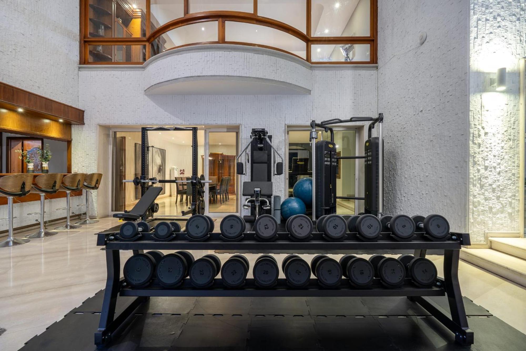 Stunning Luxury Penthouse With And Concierge