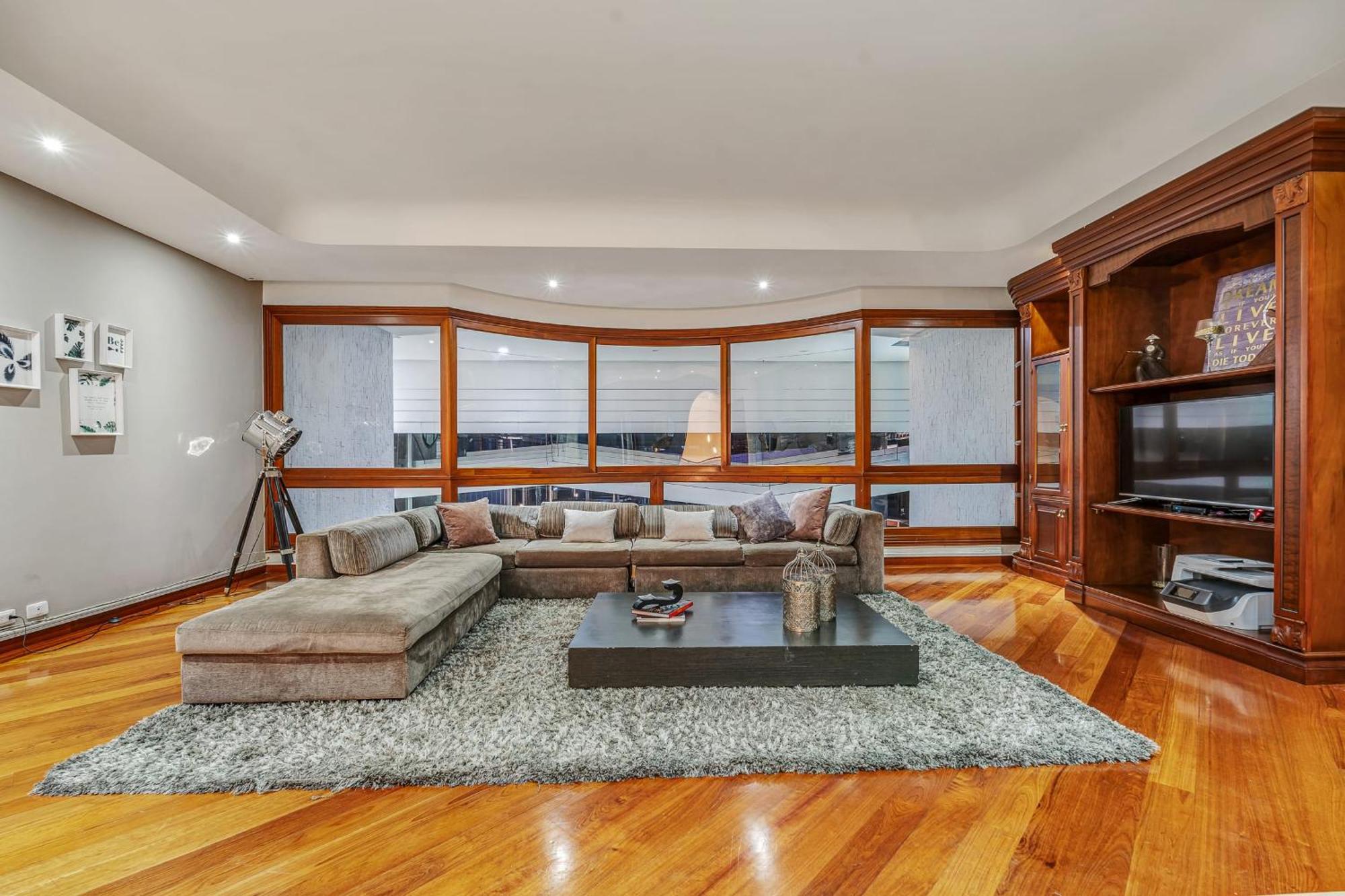 Stunning Luxury Penthouse With And Concierge