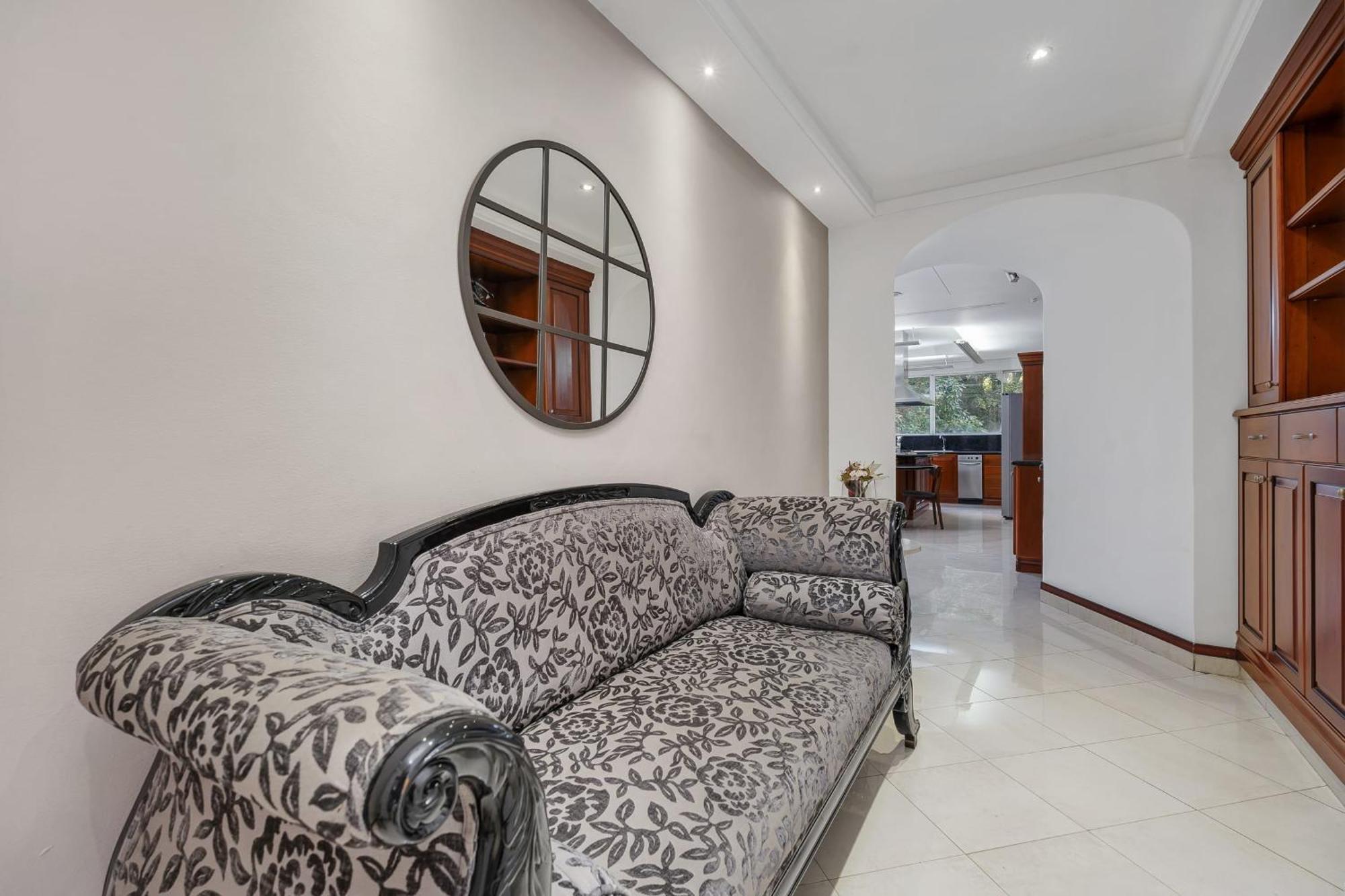Stunning Luxury Penthouse With And Concierge *